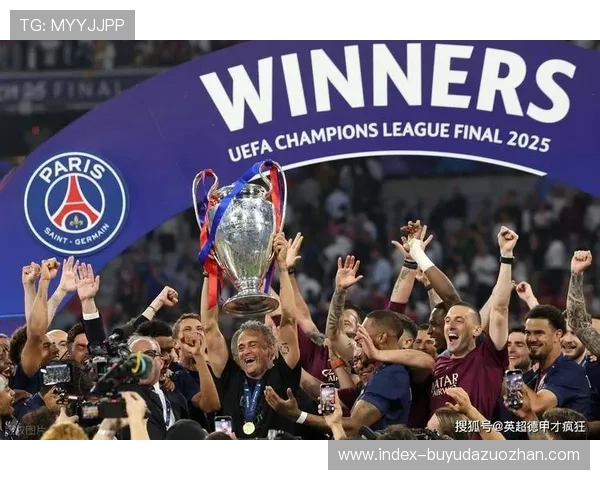 国米替补席庆祝恩里克进球，团队氛围助年轻球员成长